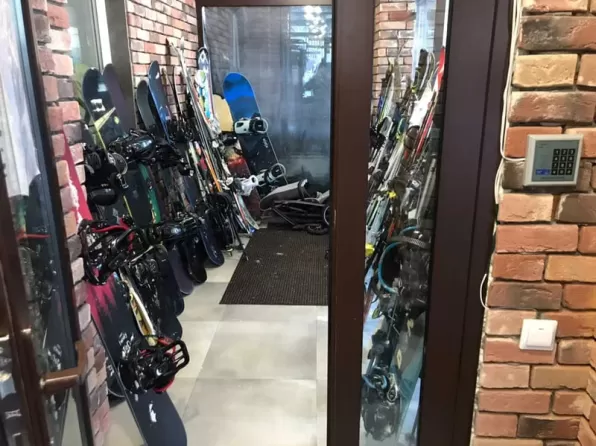 Хранение лыж и сноубордов