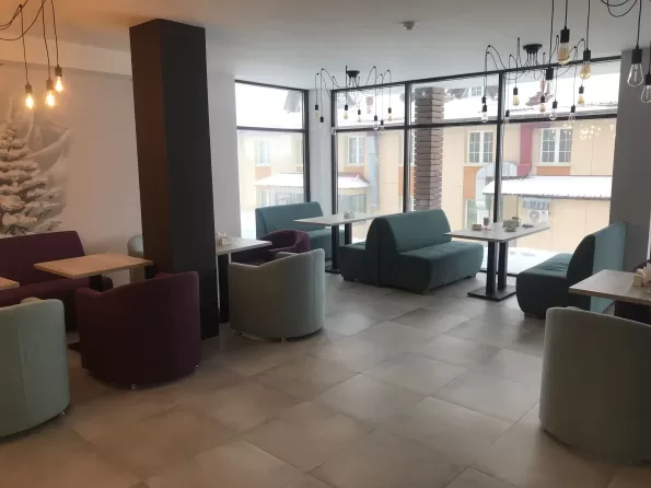 Уютное кафе, бильярд